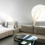 Manor Hotel